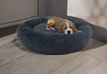 Załaduj zdjęcie, Legowisko Puffy (2/17) - widok z boku. Miękkie, pluszowe legowisko dla psa.
