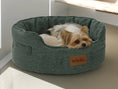 Charger l'image dans la visionneuse de la galerie, Legowisko dla psa Round (5/6): Widok z boku. Miękkie, okrągłe, szare legowisko.