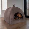 Charger l'image dans la visionneuse de la galerie, Legowisko Sybi (3/4): Widok z boku. Komfortowe, miękkie posłanie dla psa.