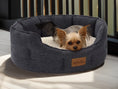 Charger l'image dans la visionneuse de la galerie, Legowisko dla psa Round (1/6) - widok z przodu. Miękkie, okrągłe legowisko w jasnoszarym kolorze.