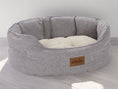 Charger l'image dans la visionneuse de la galerie, Legowisko dla psa Round (4/6): Widok z boku. Miękkie, okrągłe, szare legowisko.