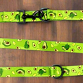 Charger l'image dans la visionneuse de la galerie, Smycz przepinana Merledog Avocado (2/2) - detale ręcznego wykonania.