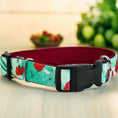 Charger l'image dans la visionneuse de la galerie, Obroża dla psa Goździkowa z clickiem (1/3) - widok z przodu. Elegancka, ręcznie robiona w Polsce.