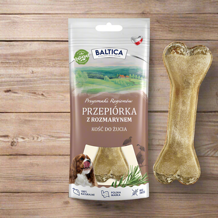 Kość do żucia dla psa z przepiórką (widok z przodu). Przysmak Baltica, zdrowe zęby i stawy.